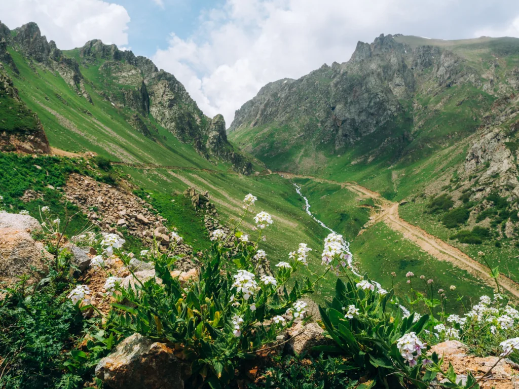 Hiking in Armenia, Tsaghkari Lake, Syunik